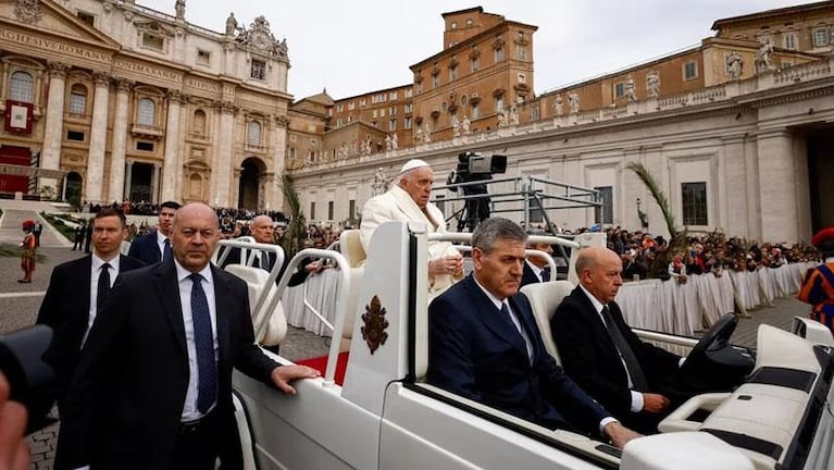 El papa Francisco reapareció en la misa del Domingo de Ramos tras su internación