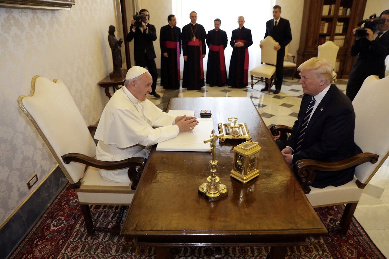 El Papa Francisco recibió a Donald Trump en el Vaticano.