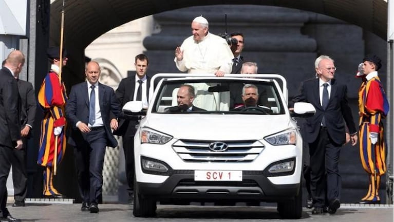 El Papa Francisco se moverá a 220 voltios