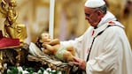 El Papa Francisco y el Niñito Dios, un símbolo de Navidad.