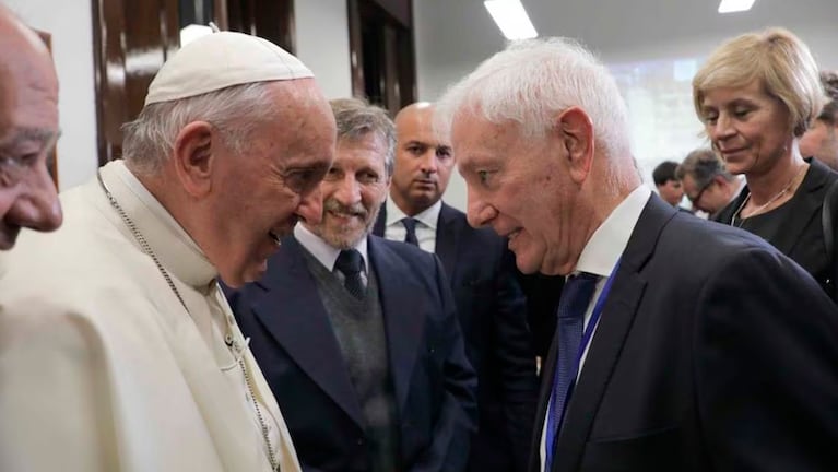 El Papa junto a Hugo Juri. Foto: (Gentileza Scholas)