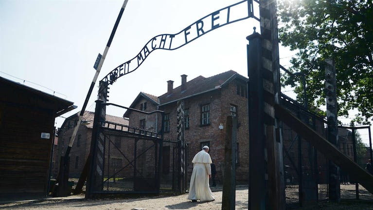 El Papa recorrió los campos de concentración nazi en Polonia.