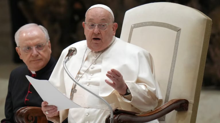 El Papa se encuentra internado en el Hospital Gemelli de Roma. (AP Foto/Alessandra Tarantino)