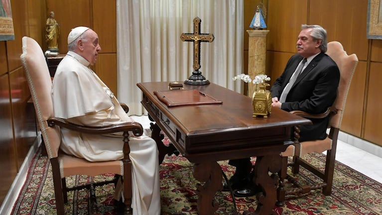 El Papa y el presidente, durante su reunión a solas. Foto: Presidencia.