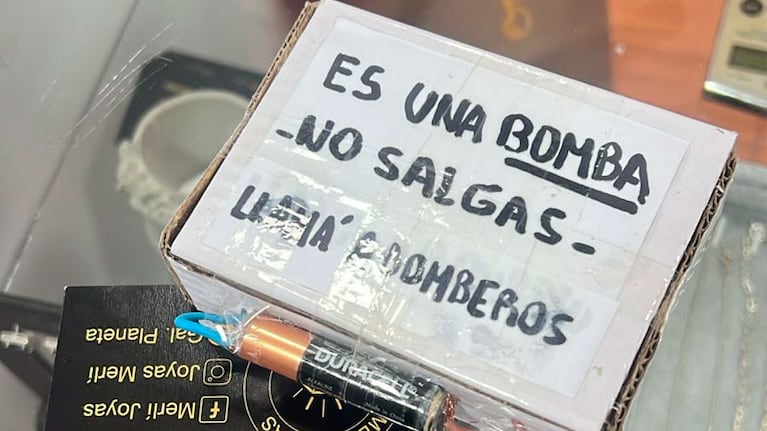 El paquete con la amenaza de bomba en el centro de Córdoba.