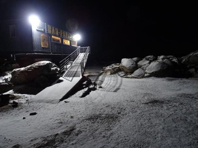 El parador Giulio Césare amaneció cubierto por la nieve. Foto: @paradorgiuliocesare.