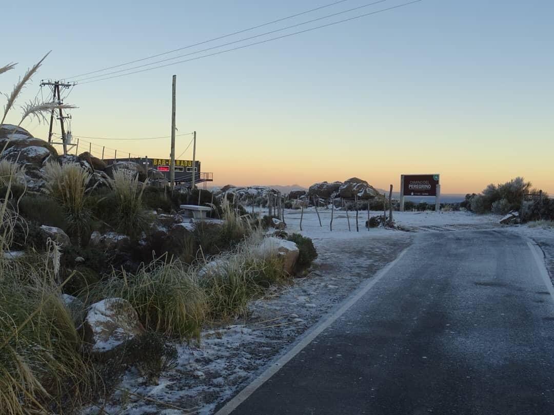 El parador Giulio Césare amaneció cubierto por la nieve. Foto: @paradorgiuliocesare.