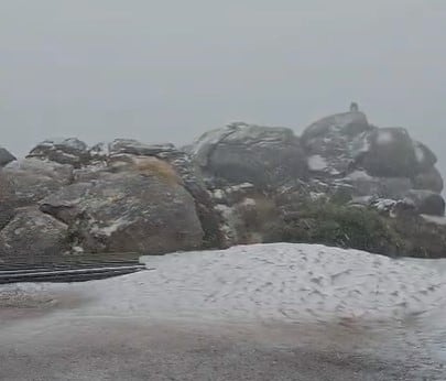 El Parador Giulio Cesare se pintó de blanco una vez más.
