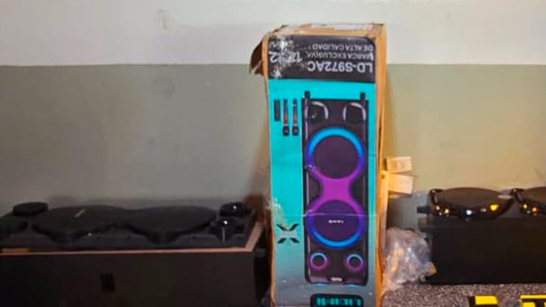 El parlante secuestrado en el operativo en Orán.