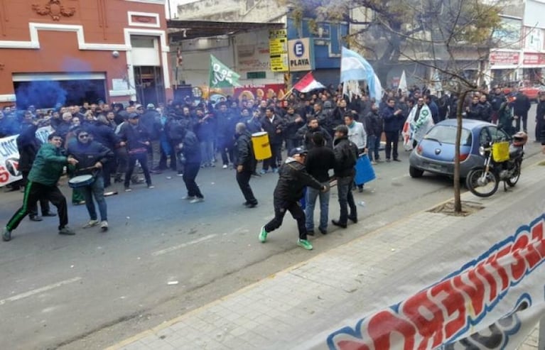 El paro de colectivos sigue pese a la conciliación