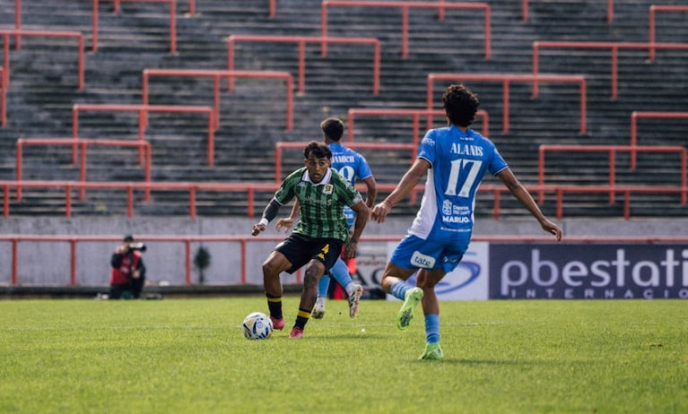 El partido se juega en Mar del Plata con Aldosivi de local.
