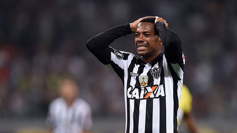 El pasado le trae dolores de cabeza al jugador brasilero.