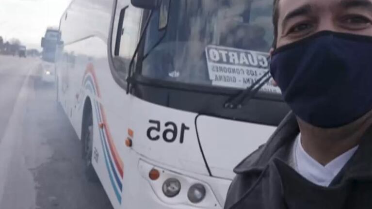 El pasajero fue golpeado por un ladrón, que también le gatilló varias veces.