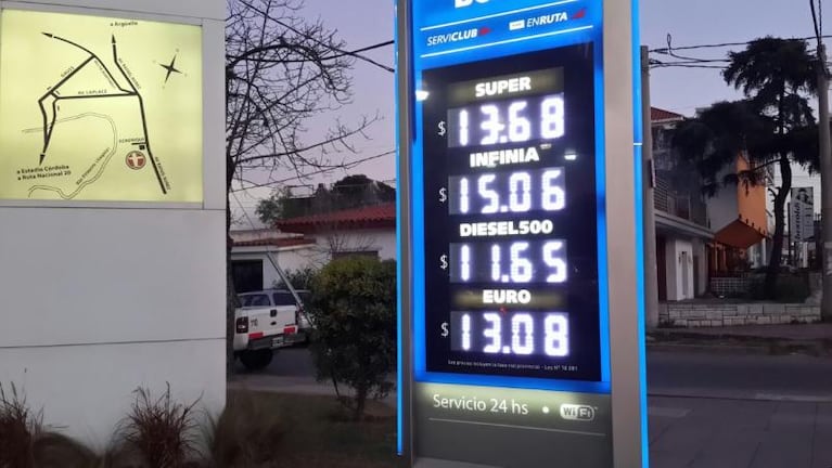 El paso a paso del precio de los combustibles en un año 