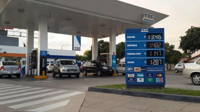 El paso a paso del precio de los combustibles en un año 