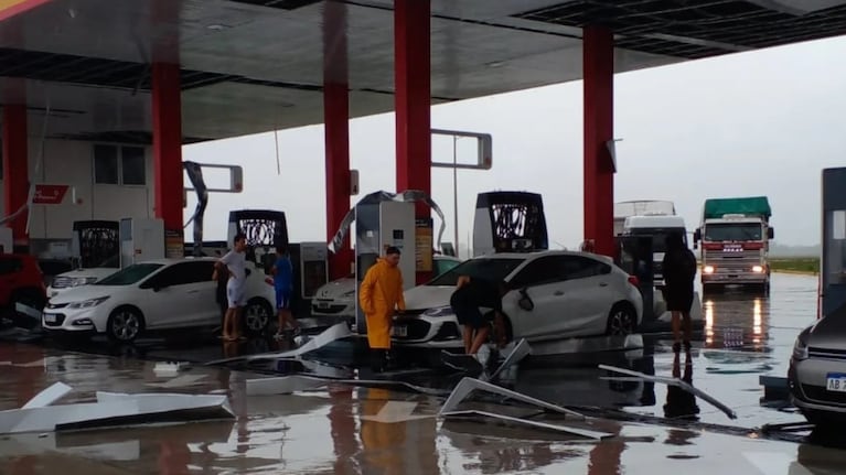 El paso del temporal por la Shell de la salida de Marcos Juárez.