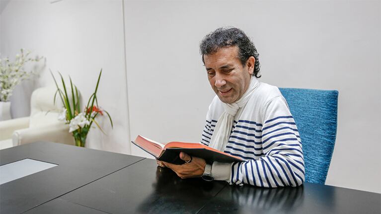 El Pastor quiso vender alcohol en gel a sus fieles por 1000 pesos.