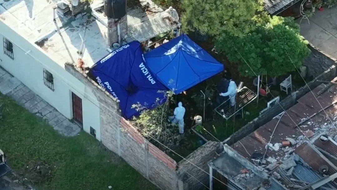 El patio de los peritajes en una casa de Florencio Varela.