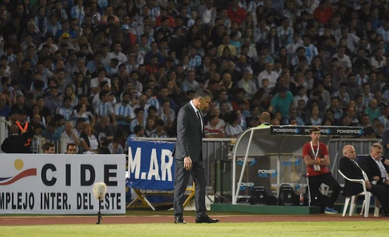El Patón vio una cosa, la gente otra y silbó a la Selección. Foto: Lucio Casalla / ElDoce.tv.