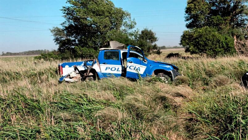 El patrullero quedó destruido tras el vuelco. Foto: FM La Voz de la Amistad.