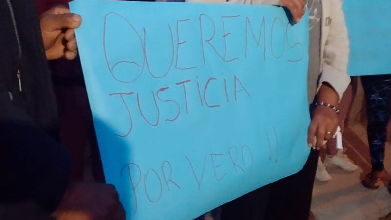 El pedido de justicia de la familia y vecinos de la chica baleada. Foto: Pablo Olivarez/El Doce.