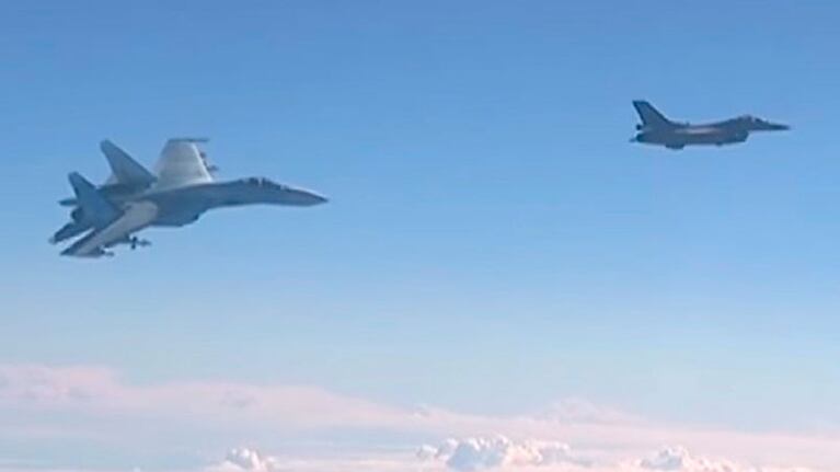 El peligroso acercamiento entre un avión ruso y otro de la OTAN.