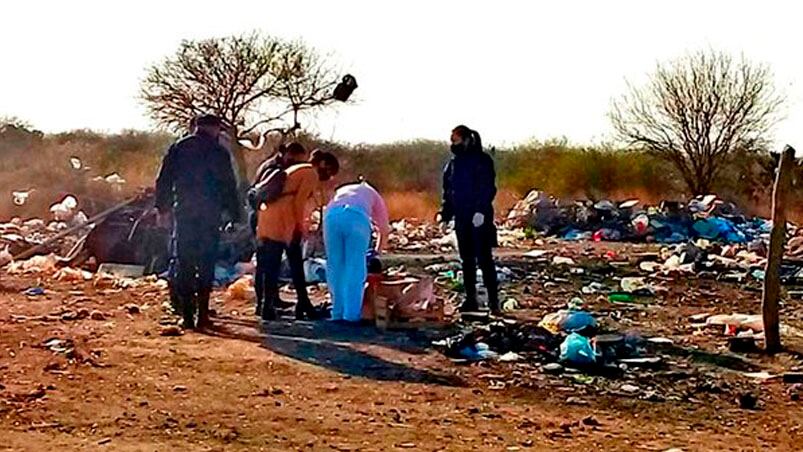 El pequeño había nacido vivo hace unos cinco días y murió por asfixia. 