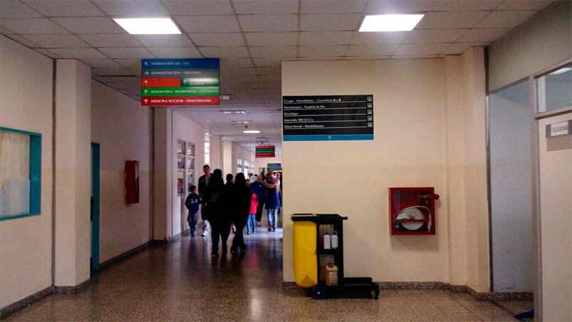 El pequeño permanece internado en el Hospital de Niños.