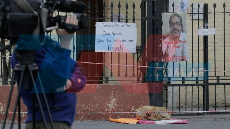 El perro del cura Viroche aún lo espera en la puerta de la Iglesia