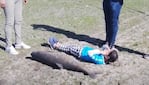 El pescador mostró que el animal tenía el mismo largo que una niña pequeña. Fotos: Carlos Paz Vivo.