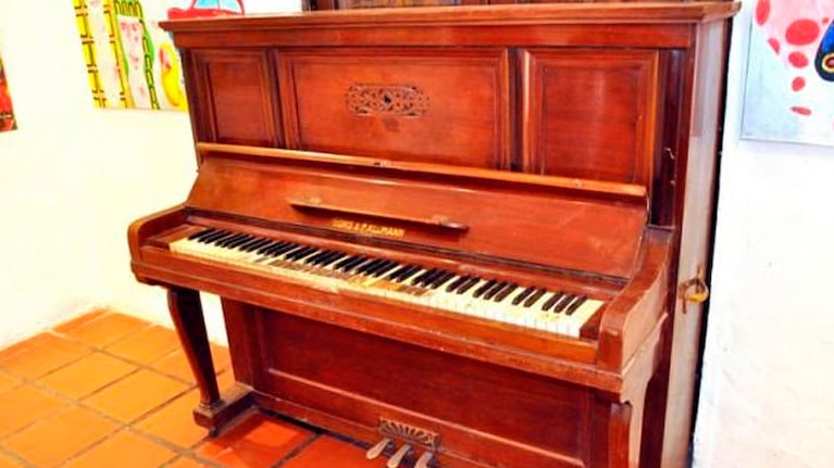 El "piano saltarín" se encuentra exhibido en una sala del Cabildo Histórico de Córdoba.