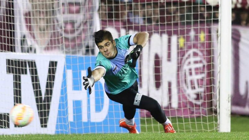 El pibe Acosta atajó varias en su debut. Foto: @belgrano