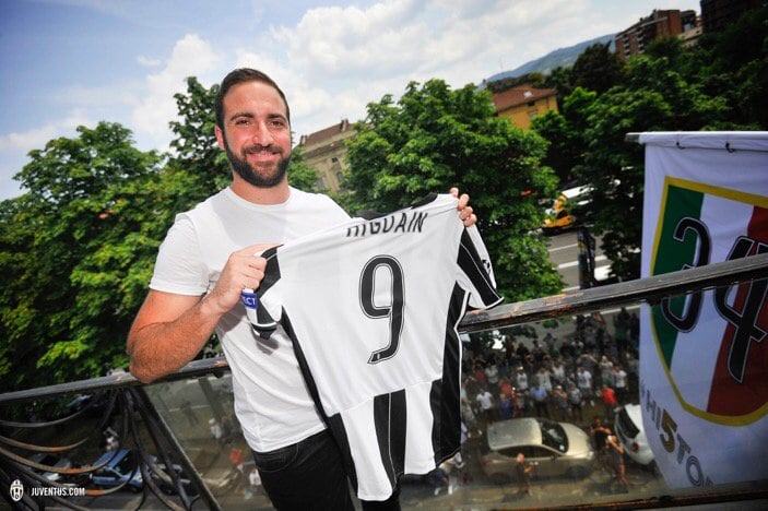 El Pipita Higuaín fue recibido como ídolo en Juventus.