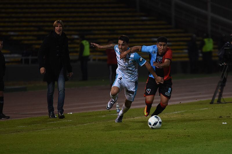 El Pirata abrió la temporada ante Brown de Adrogué. Foto: Lucio Casalla / ElDoce.tv