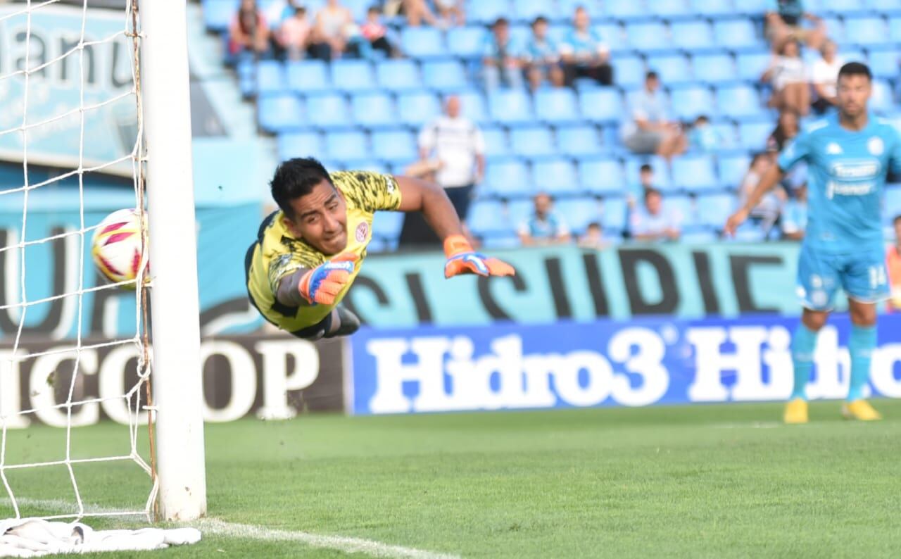 El Pirata festejó un triunfo tras el descenso. Foto: Lucio Casalla / ElDoce.tv.