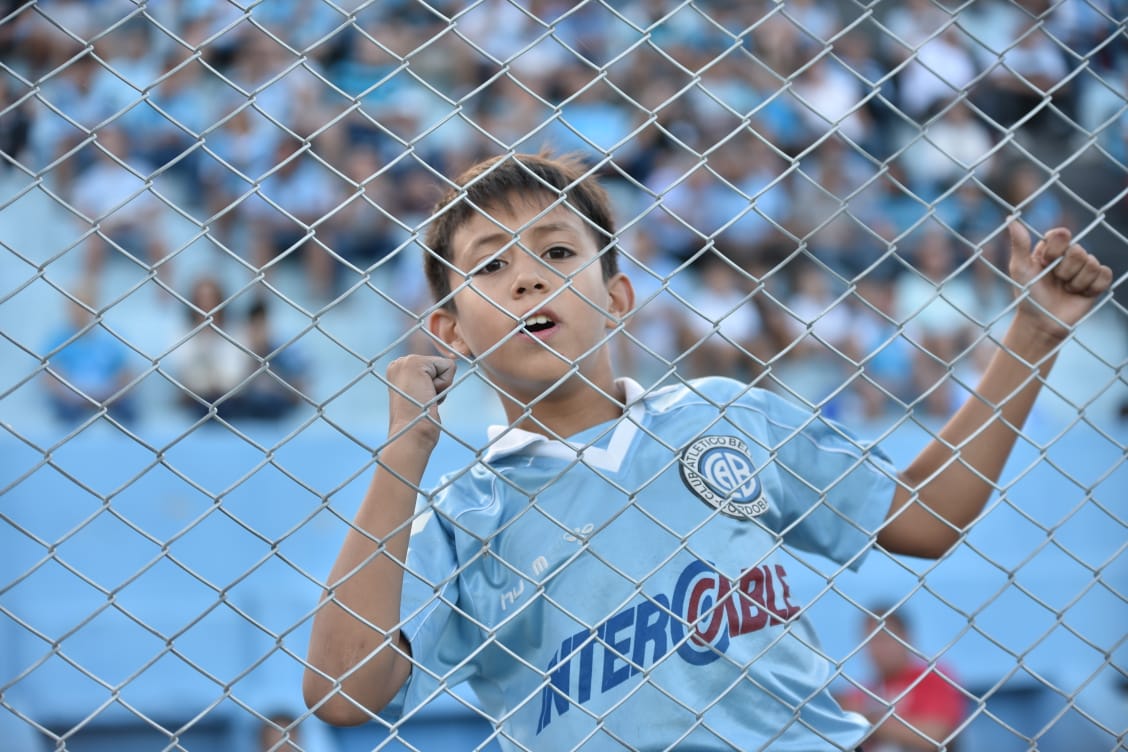 El Pirata festejó un triunfo tras el descenso. Foto: Lucio Casalla / ElDoce.tv.