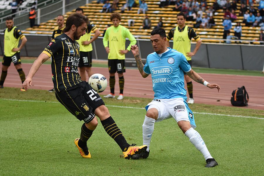 El Pirata recibió al equipo bahiense con mayoría de suplentes. Foto: Lucio Casalla / ElDoce.tv