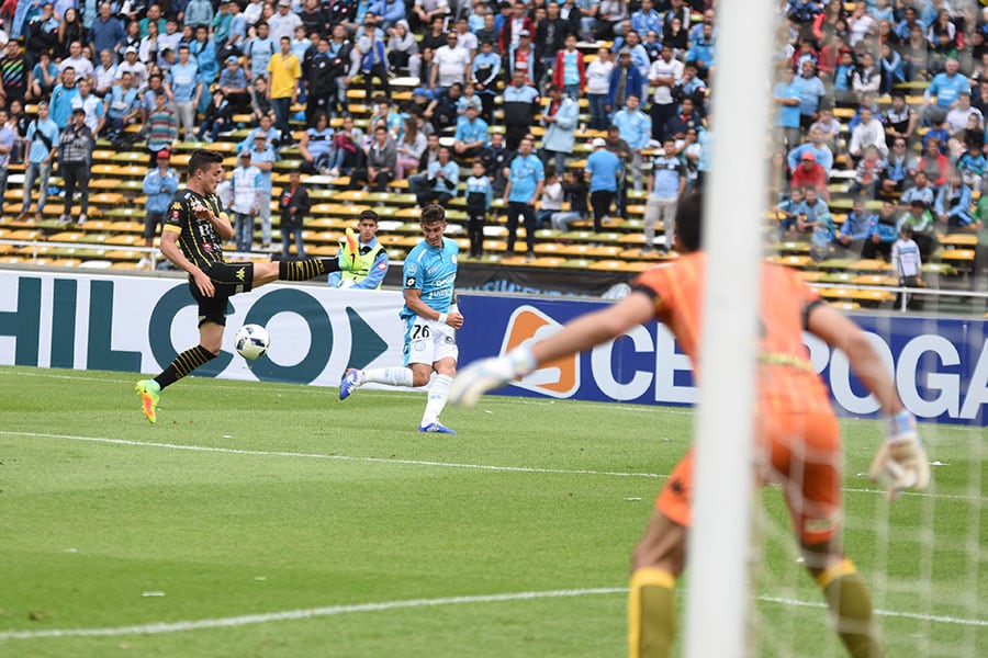 El Pirata recibió al equipo bahiense con mayoría de suplentes. Foto: Lucio Casalla / ElDoce.tv