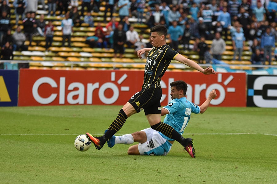 El Pirata recibió al equipo bahiense con mayoría de suplentes. Foto: Lucio Casalla / ElDoce.tv