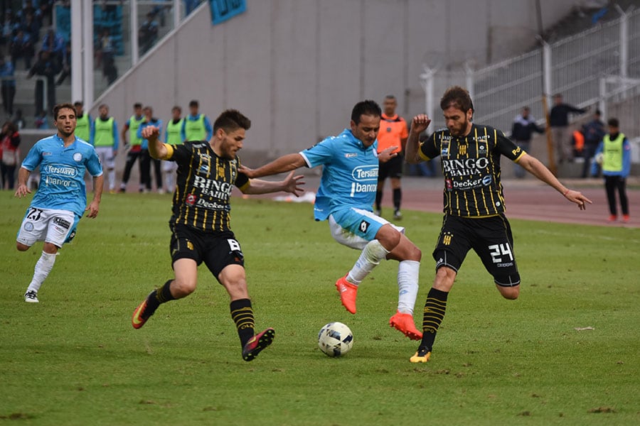 El Pirata recibió al equipo bahiense con mayoría de suplentes. Foto: Lucio Casalla / ElDoce.tv