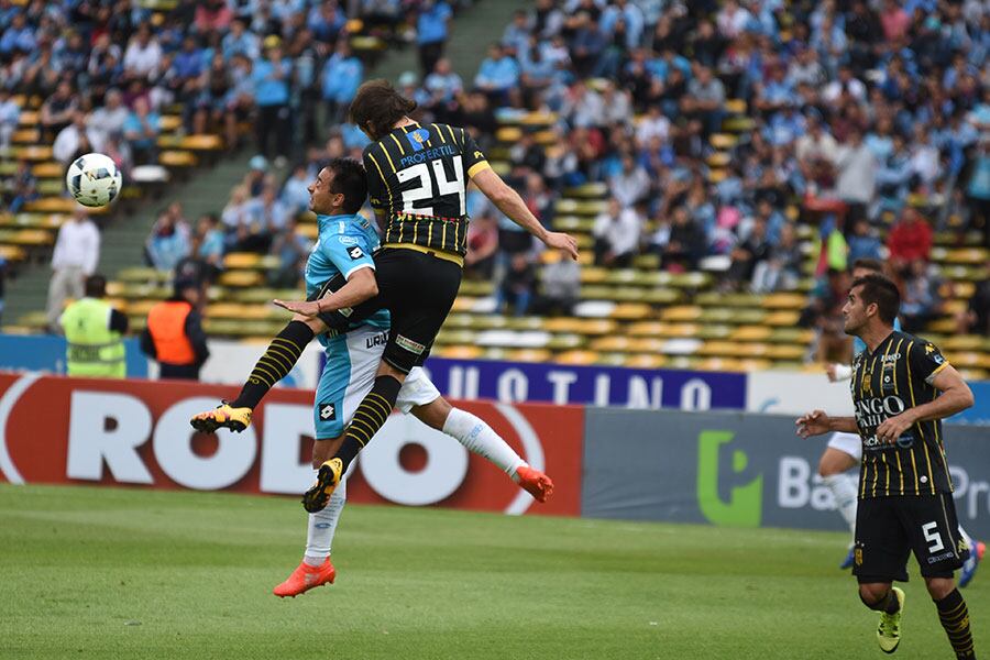 El Pirata recibió al equipo bahiense con mayoría de suplentes. Foto: Lucio Casalla / ElDoce.tv