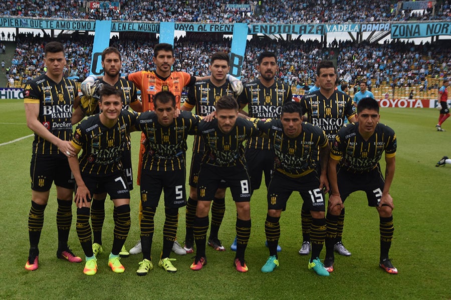 El Pirata recibió al equipo bahiense con mayoría de suplentes. Foto: Lucio Casalla / ElDoce.tv