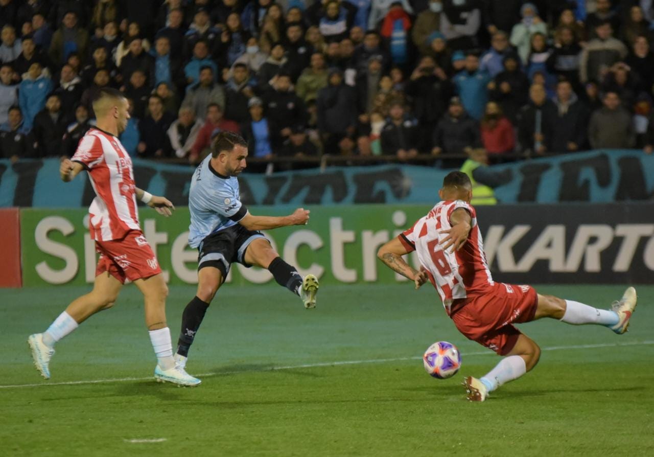 El Pirata venció 1-0 a la Gloria en Alberdi. Fotos: Lucio Casalla/ElDoce.