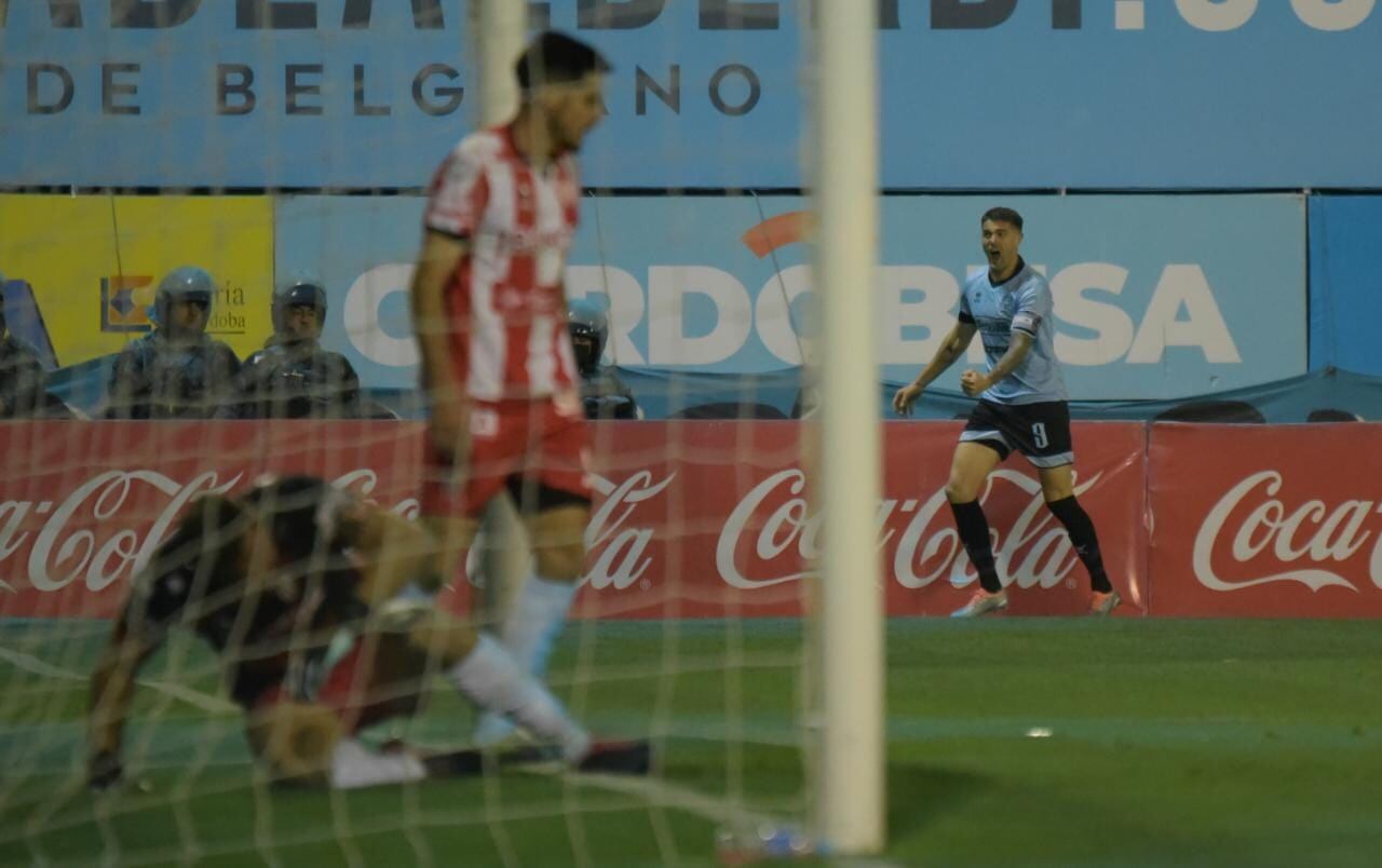 El Pirata venció 1-0 a la Gloria en Alberdi. Fotos: Lucio Casalla/ElDoce.