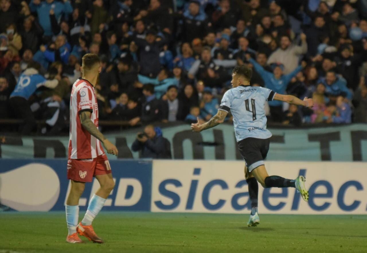 El Pirata venció 1-0 a la Gloria en Alberdi. Fotos: Lucio Casalla/ElDoce.