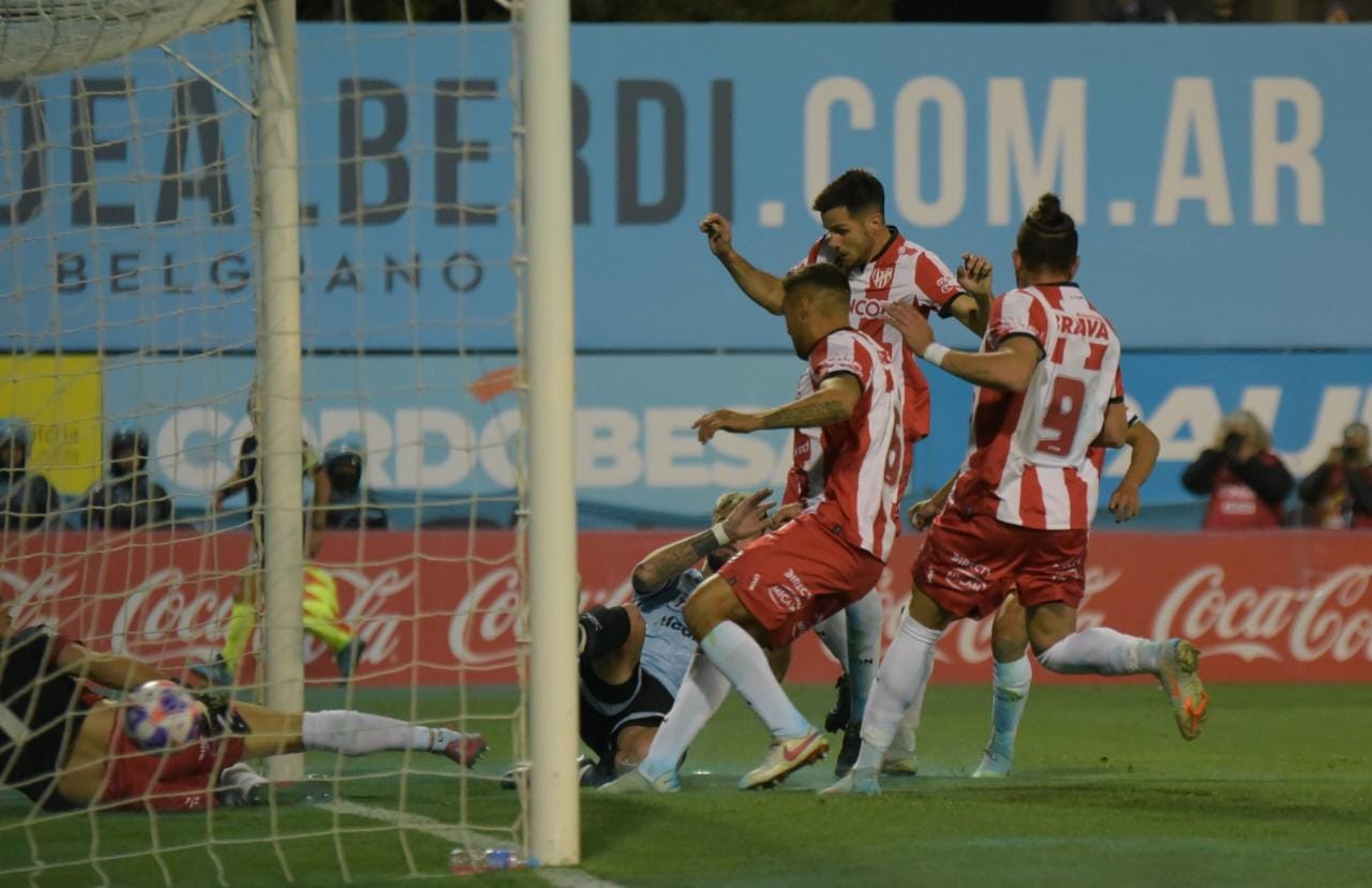 El Pirata venció 1-0 a la Gloria en Alberdi. Fotos: Lucio Casalla/ElDoce.