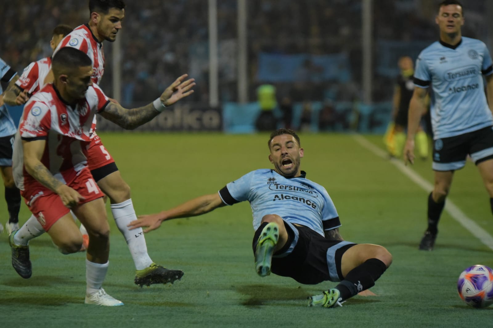 El Pirata venció 1-0 a la Gloria en Alberdi. Fotos: Lucio Casalla/ElDoce.