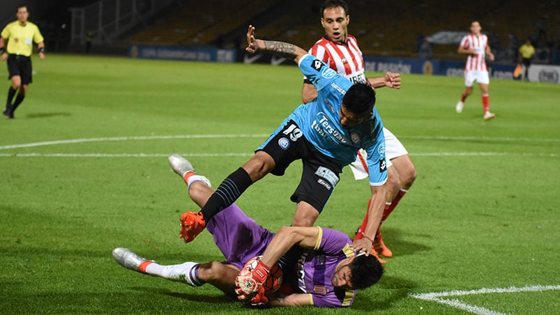 El Pirata y el Pincha, en la revancha de la segunda fase de la Sudamericana. Foto: Lucio Casalla / ElDoce.tv.