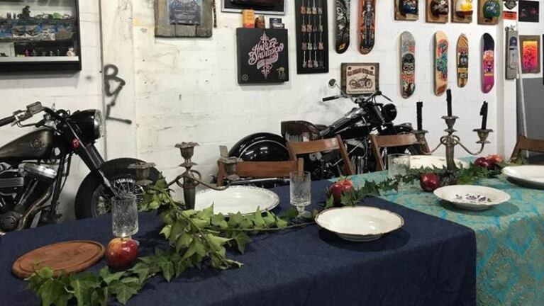 El Plan: Cociná un cabrito en el taller de motos de Pacorro