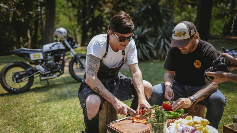 El Plan: cocinando un guiso y probando una moto con Pacorro